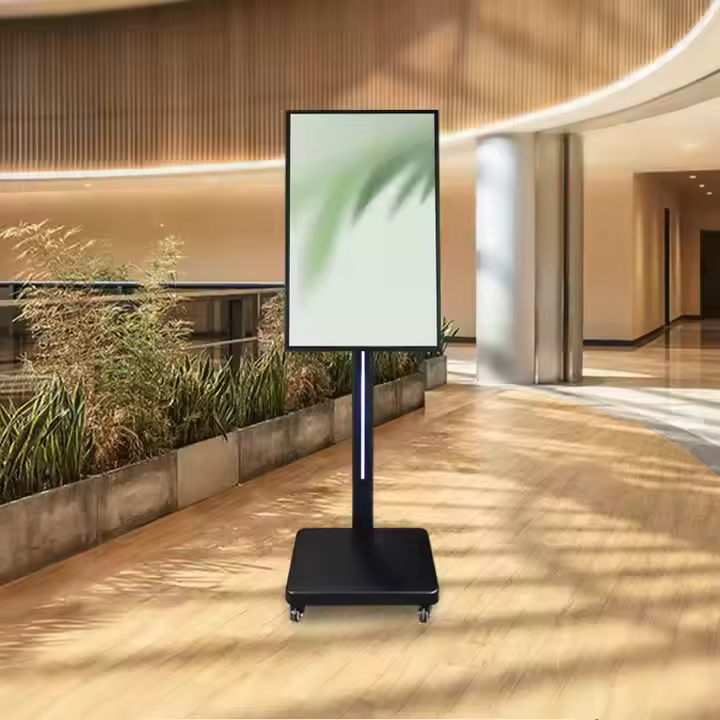 Totem touch 4K UHD portatile per retail
